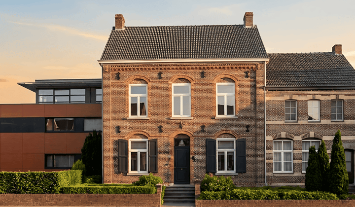 Kantoor · €380,-