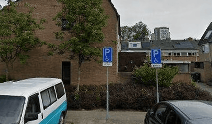 Kamer · 106 m² · €2495,-