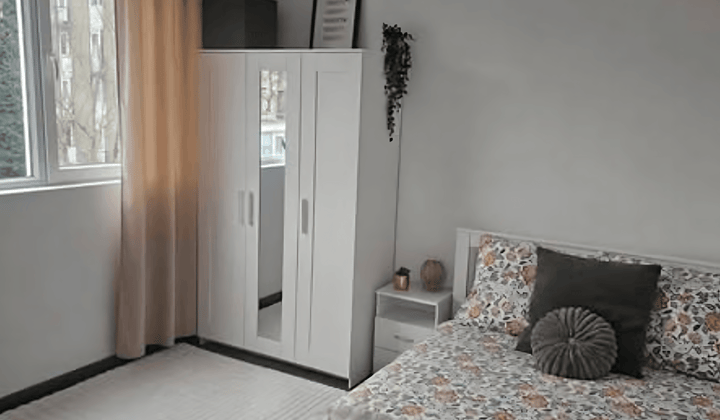 Studio · €650,-