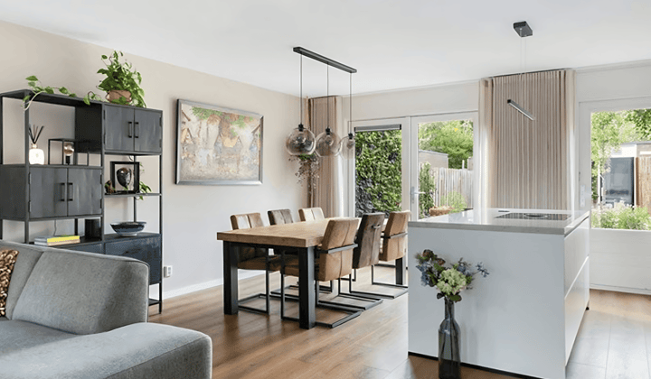Huis · 103 m² · €2750,-