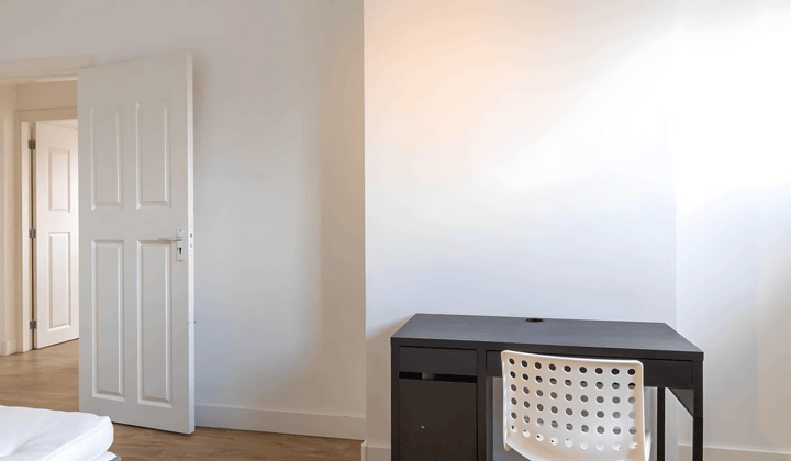 Kamer in gedeeld appartement gemeubileerd