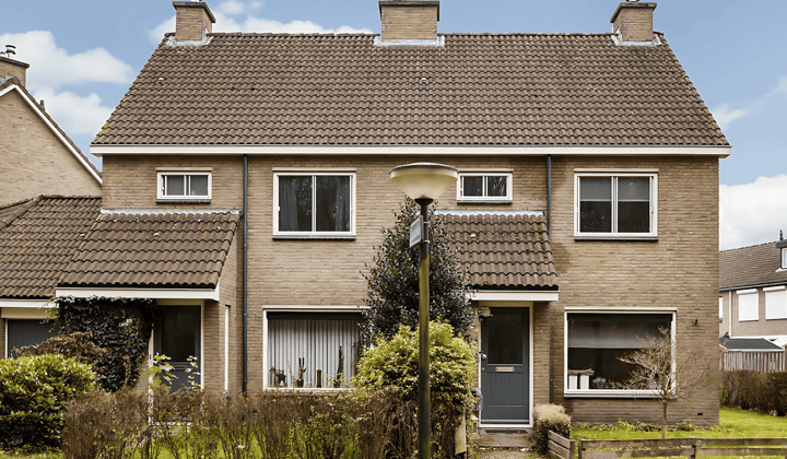 Ruime hoekwoning met tuin en 4 slaapkamers