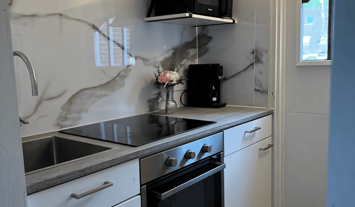 Studio · 16 m² · €1250,-