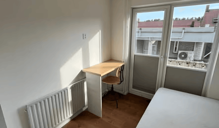 Kamer · 9 m² · €208,-