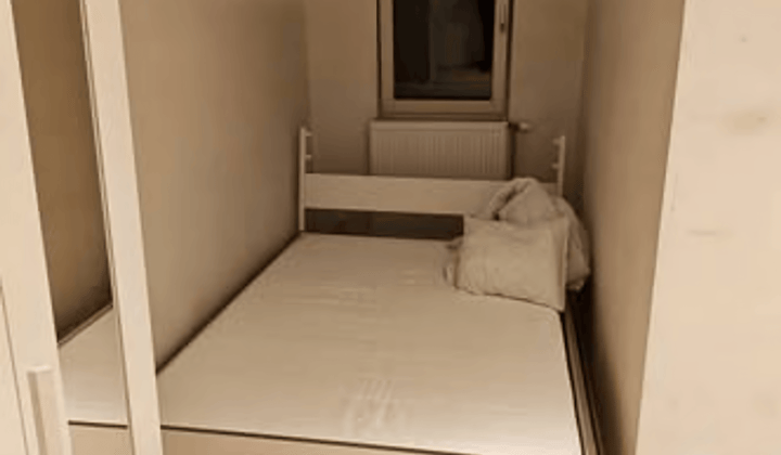 Gemeubileerde studentenkamer met balkon en tuin