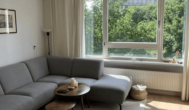 Studio · €700,-