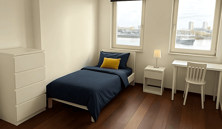 Kamer · 200 m² · €1350,-