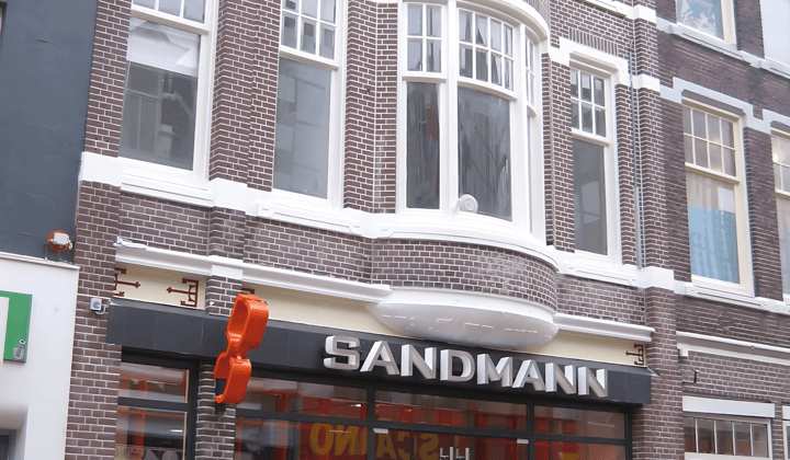 Kaal appartement met eigen badkamer in centrum
