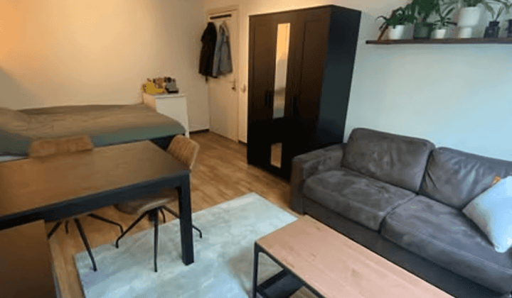 Kamer 18m2 met wasmachine en wifi