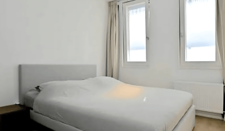 Studio · €800,-