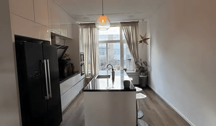 Kamer · 15 m² · €800,-