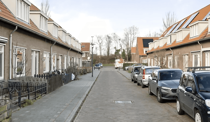 Huis · 100 m² · €690,-