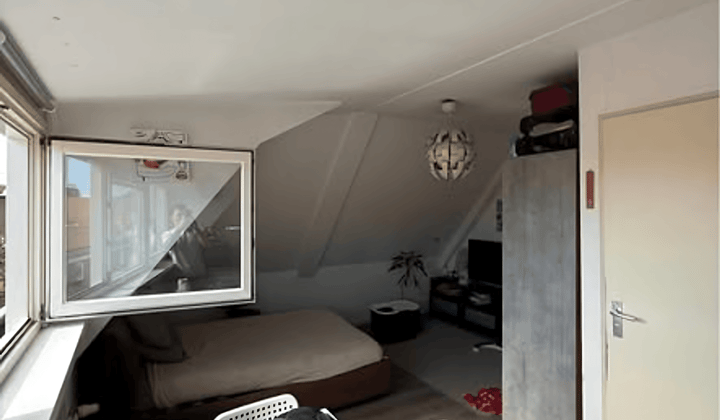 Studio · €900,-