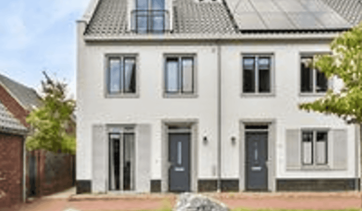 Huis · 142 m² · €3250,-