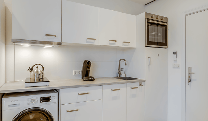 Studio · 25 m² · €1150,-