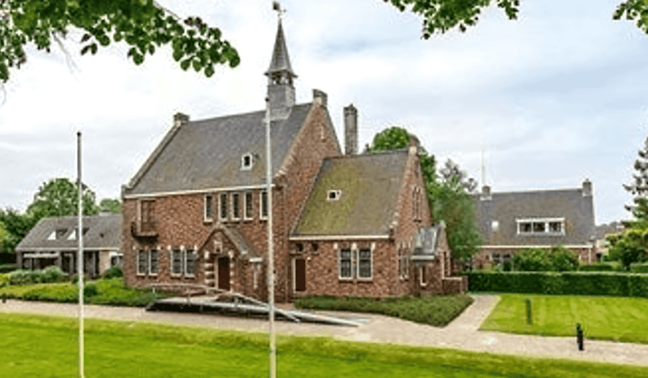 Huis · 56 m² · €930,-