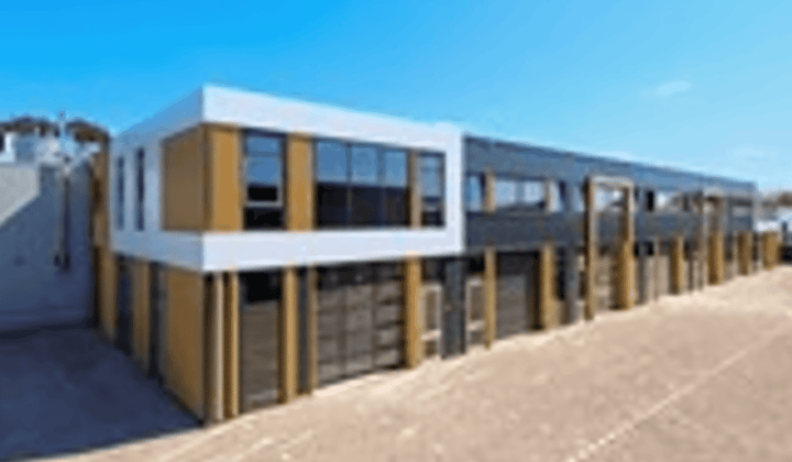 Bedrijfsruimte · 222 m² · €2250,-