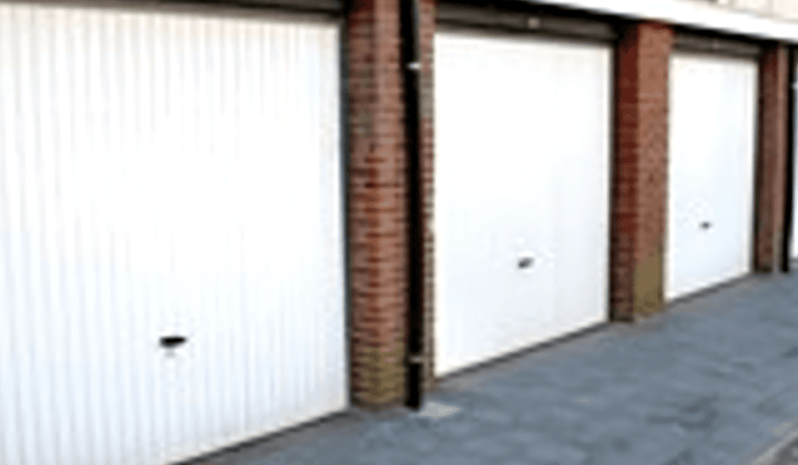 Parkeerplaats · 19 m² · €190,-