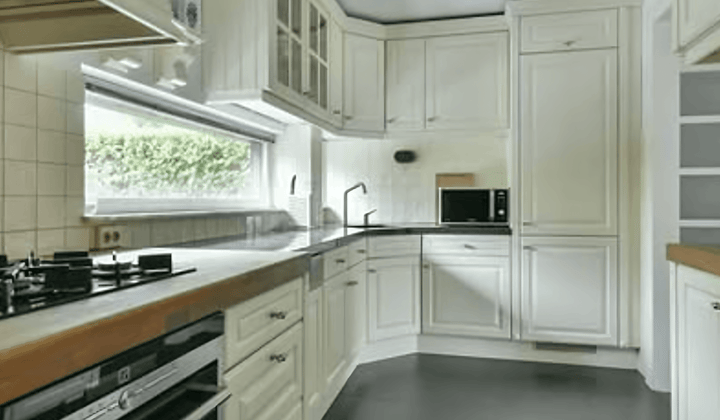 Huis · 176 m² · €1550,-