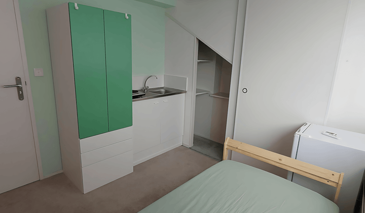 Gemeubileerde kamer met balkon en tuin
