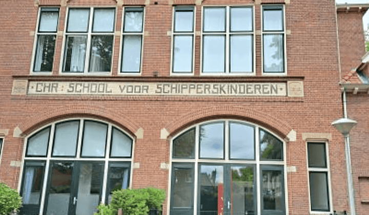 Appartement met entresol en wasmachineaansluiting in monument