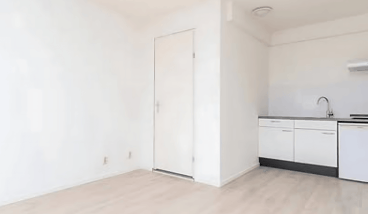 Studio · €823,-