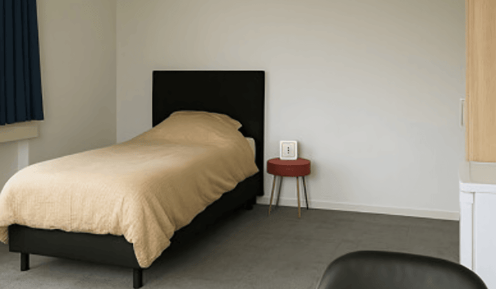 Kamer · 15 m² · €616,-