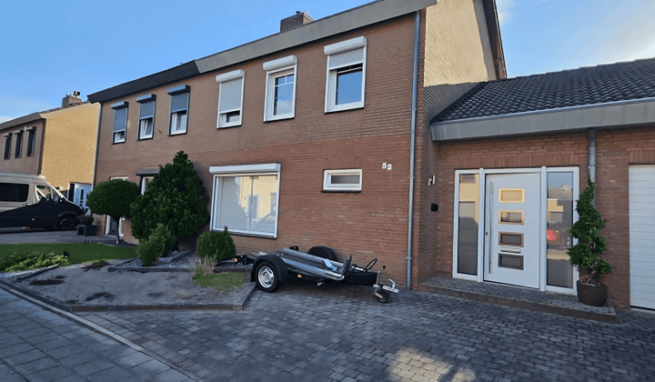 Huis · 161 m² · €1875,-