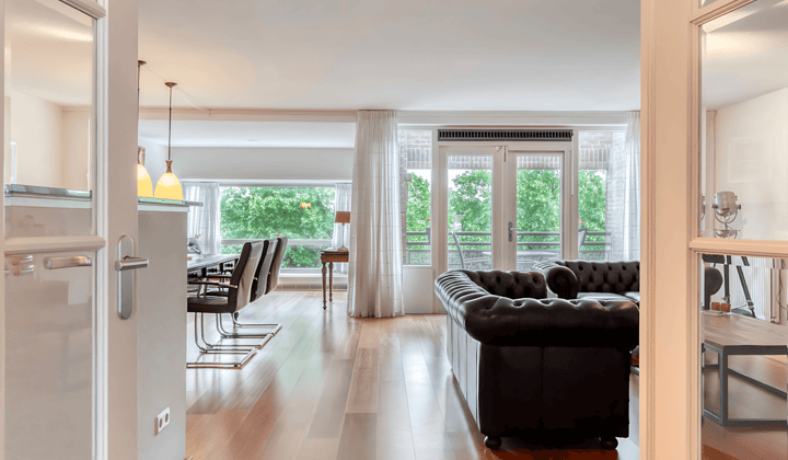 Kamer · 111 m² · €2400,-