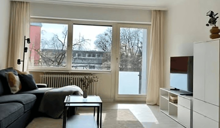 Studio · €700,-
