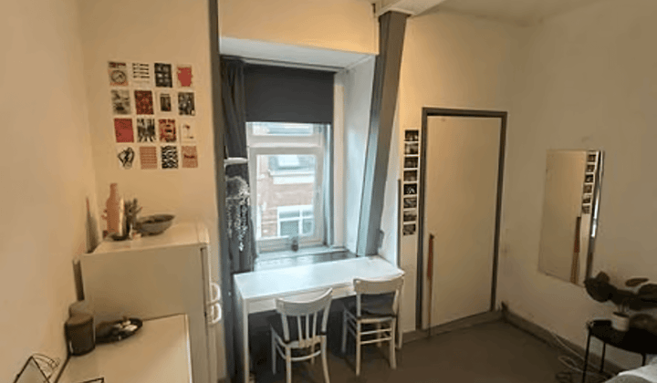 Tijdelijke kamer van 12 m² in meidenhuis
