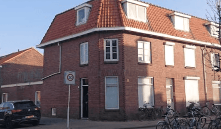 Kamer · 13 m² · €504,-
