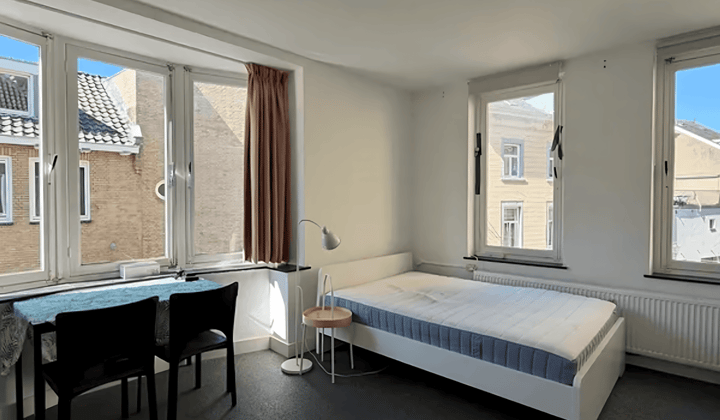 Appartement · 28 m² · €900,-