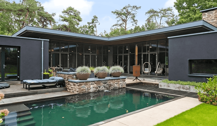 Huis · 250 m² · €5200,-