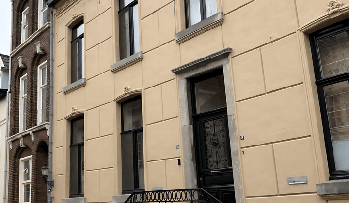 Huis · 151 m² · €2049,-
