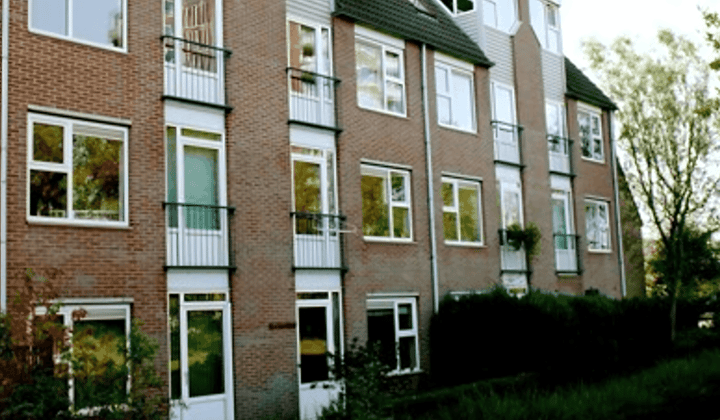 Appartement met Frans balkon en parkeergelegenheid in het centrum