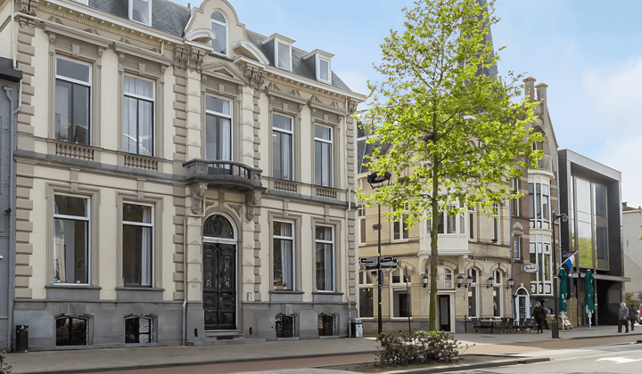 Studio · 37 m² · €1592,-