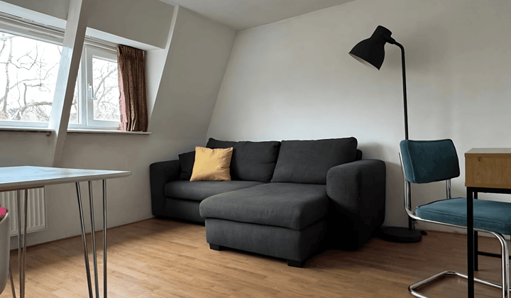 Kamer · 25 m² · €975,-