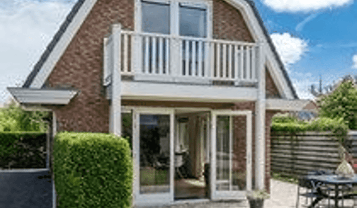Huis · 100 m² · €1885,-
