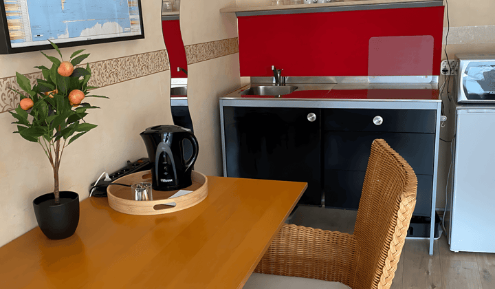 Studio · 16 m² · €900,-