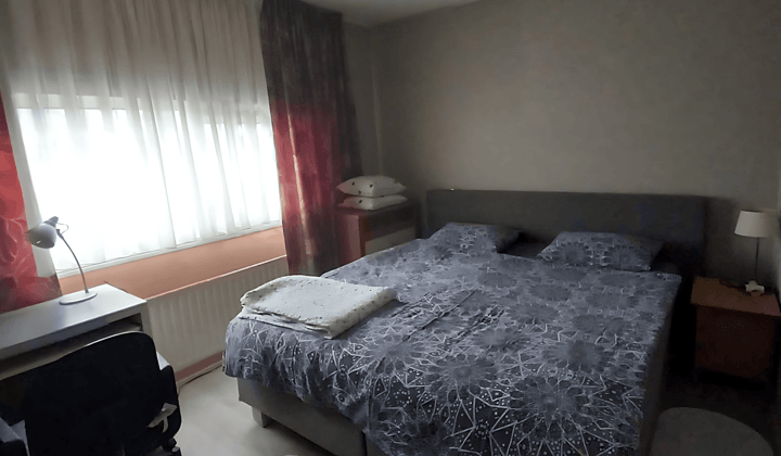 Kamer · 80 m² · €1000,-