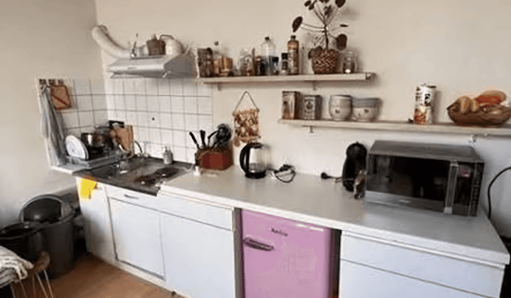 Studio · €800,-