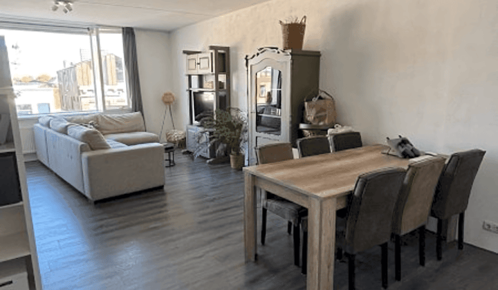 Studio · 42 m² · €1250,-