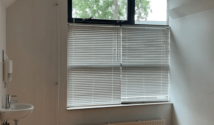 Bedrijfsruimte · 27 m² · €210,-