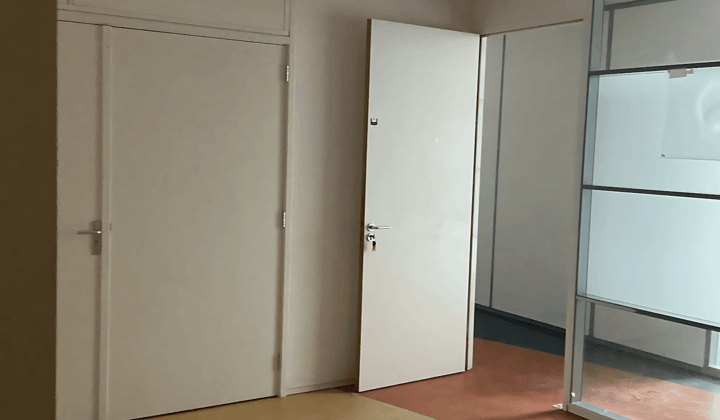 Bedrijfsruimte · 12 m² · €200,-