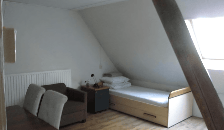 Kamer · 28 m² · €350,-