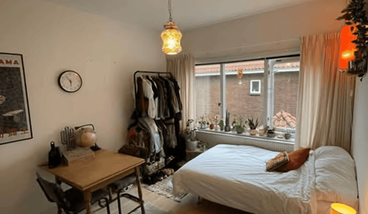 Kamer · 12 m² · €385,-