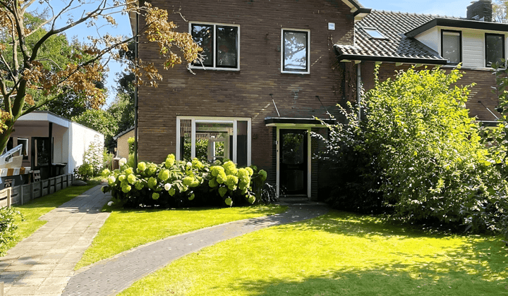 Huis · 115 m² · €2250,-
