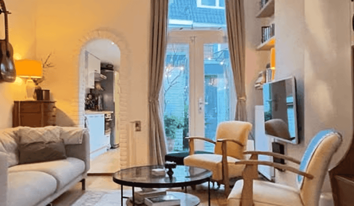 Huis · 10 m² · €2150,-