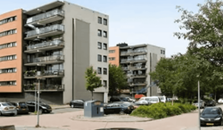 Appartement · 84 m² · €1228,-